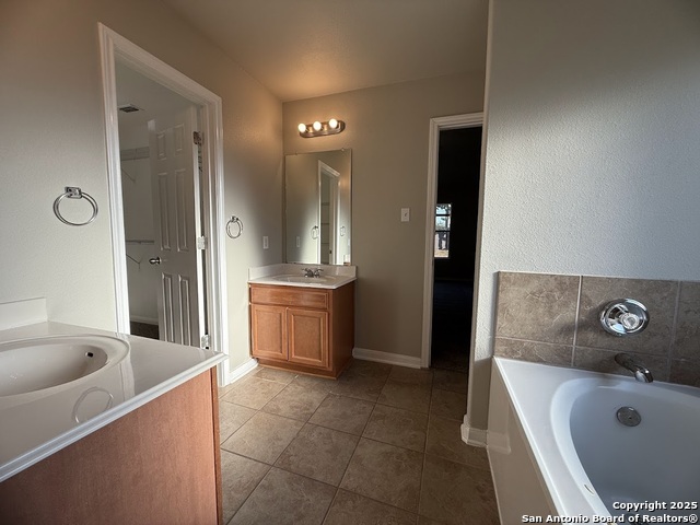 Listing photo id 15 for 570 Roadrunner