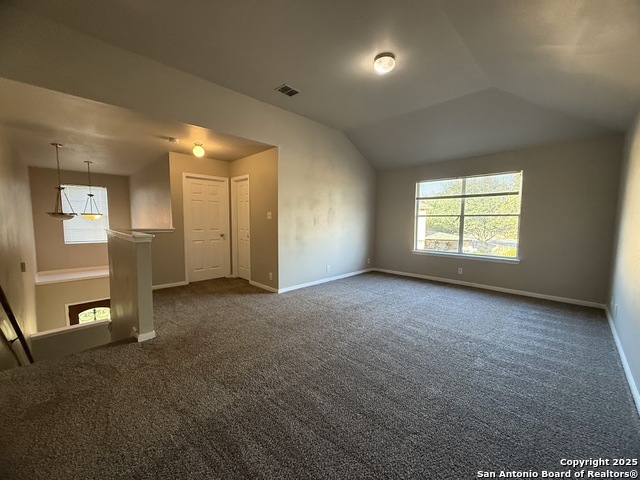 Listing photo id 20 for 570 Roadrunner