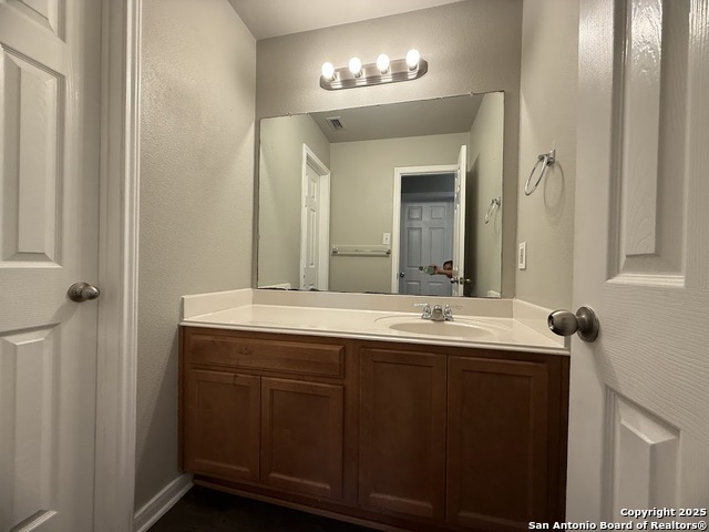 Listing photo id 24 for 570 Roadrunner