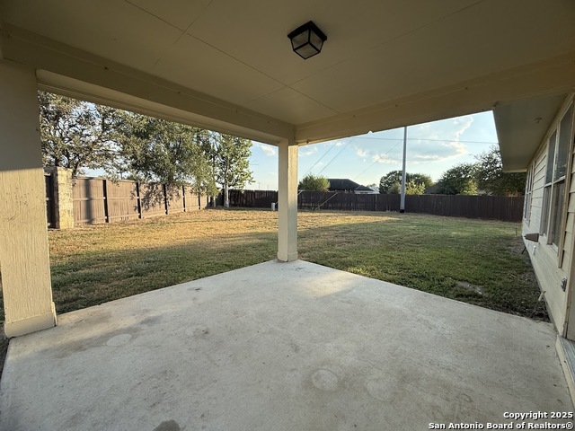 Listing photo id 33 for 570 Roadrunner