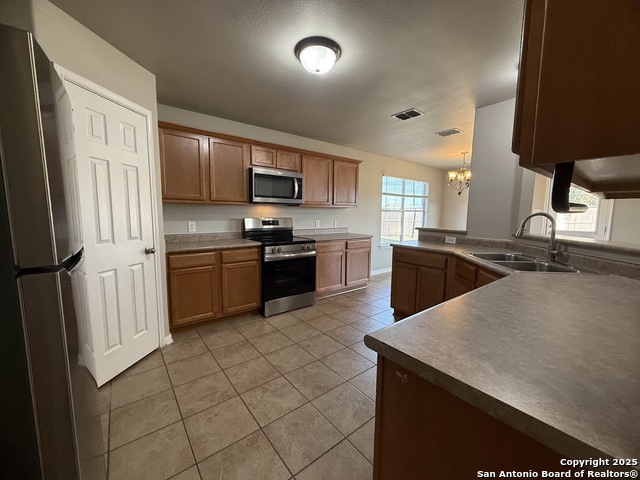 Listing photo id 3 for 570 Roadrunner