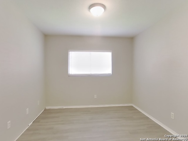 Listing photo id 9 for 353 Willow  