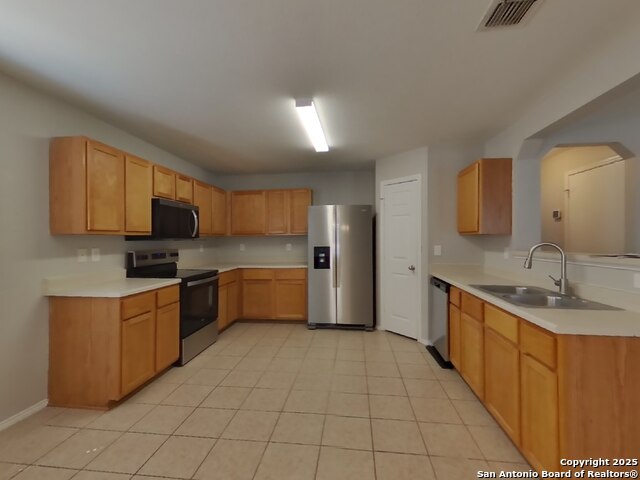 Listing photo id 3 for 353 Willow  
