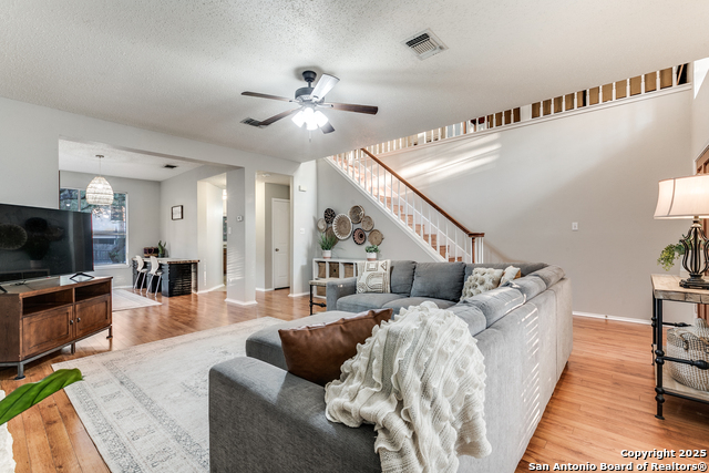 Listing photo id 4 for 1526 Mooreshill