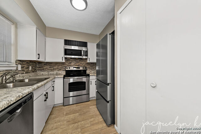 Image 19 of 28 For 923 Vance Jackson  1207