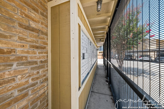 Image 28 of 28 For 923 Vance Jackson  1207