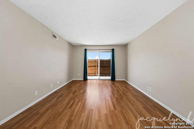 Image 7 of 28 For 923 Vance Jackson  1207