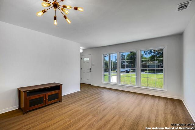 Image 14 of 37 For 1815 Edgehill Dr