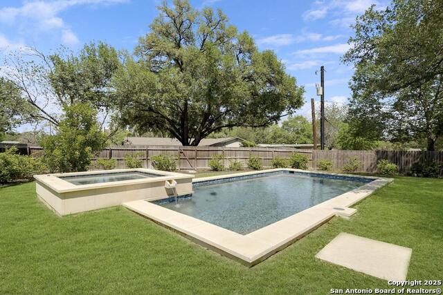 Image 2 of 37 For 1815 Edgehill Dr