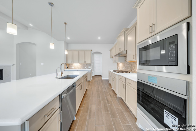 Listing photo id 8 for 105 Dryden Hills