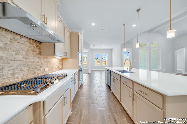Listing photo id 9 for 105 Dryden Hills