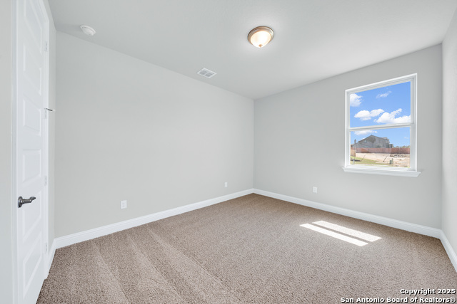 Listing photo id 18 for 105 Dryden Hills