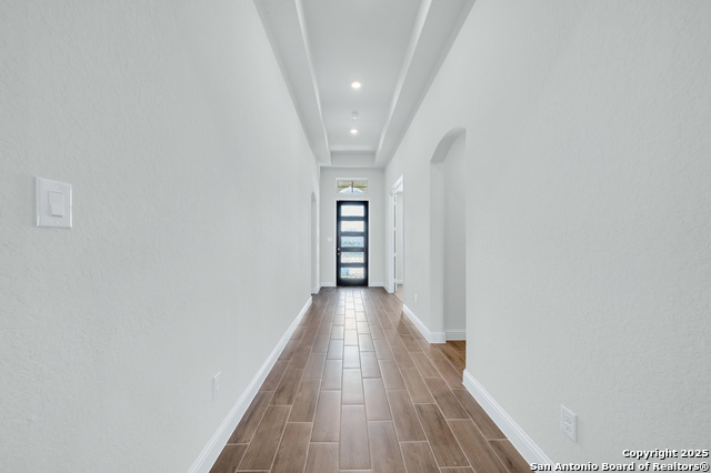 Listing photo id 3 for 105 Dryden Hills