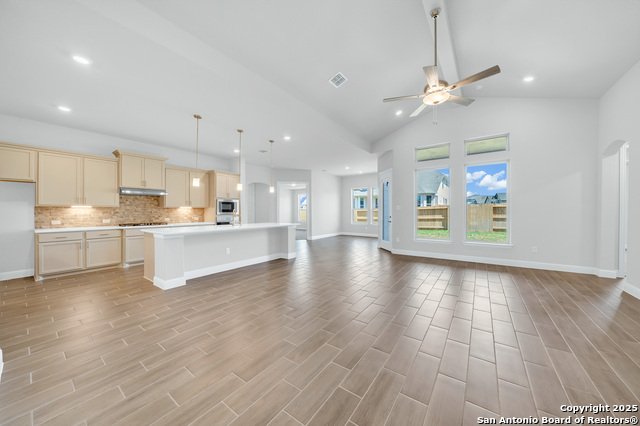 Listing photo id 4 for 105 Dryden Hills