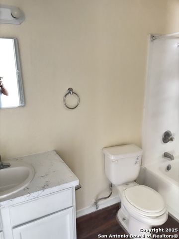 Listing photo id 8 for 5602 & 5603 Bienville Drive