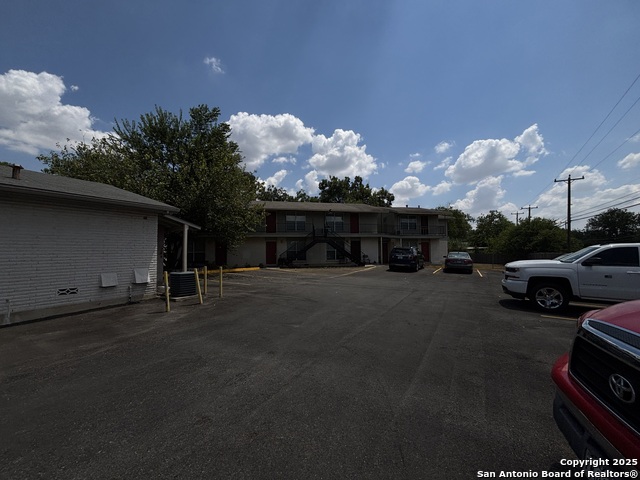 Listing photo id 16 for 5602 & 5603 Bienville Drive