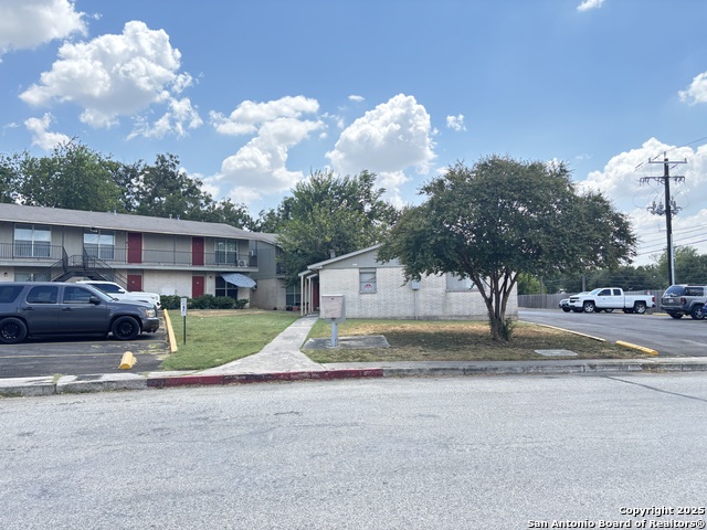 Listing photo id 18 for 5602 & 5603 Bienville Drive
