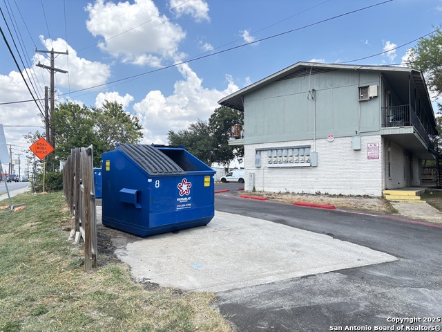 Listing photo id 21 for 5602 & 5603 Bienville Drive