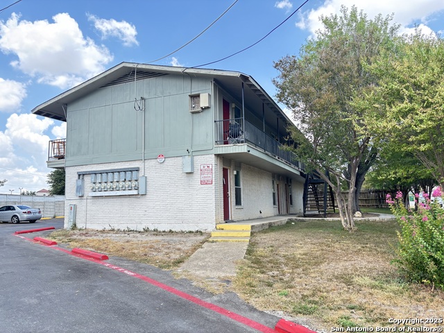 Listing photo id 25 for 5602 & 5603 Bienville Drive