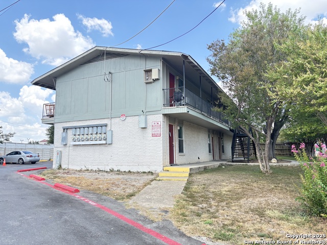 Listing photo id 26 for 5602 & 5603 Bienville Drive