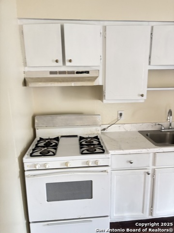 Listing photo id 3 for 5602 & 5603 Bienville Drive