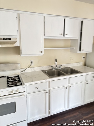 Listing photo id 4 for 5602 & 5603 Bienville Drive