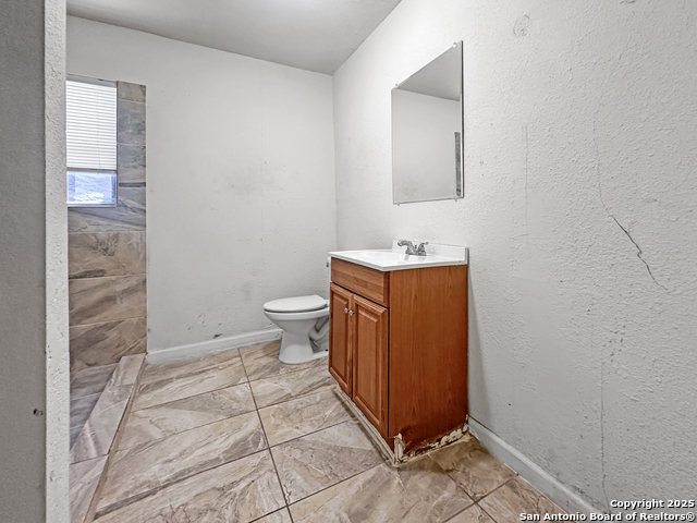 Image 10 of 24 For 2235 Houston E