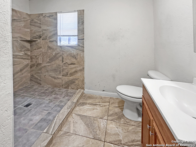 Image 11 of 24 For 2235 Houston E