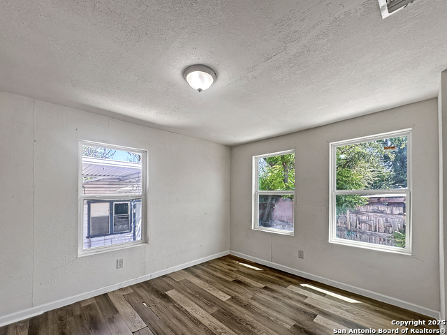 Image 12 of 24 For 2235 Houston E