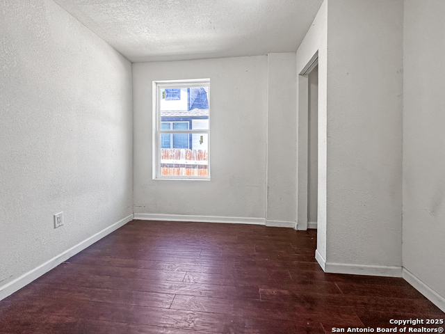 Image 15 of 24 For 2235 Houston E