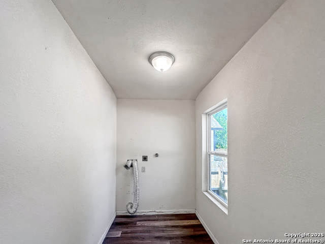 Image 17 of 24 For 2235 Houston E