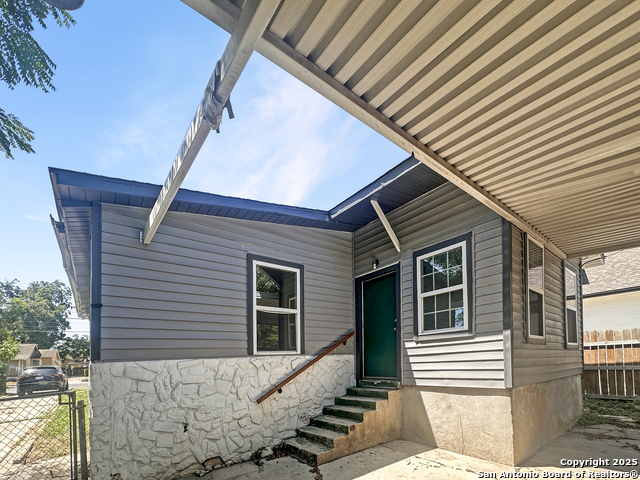 Image 20 of 24 For 2235 Houston E