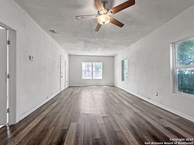 Image 3 of 24 For 2235 Houston E