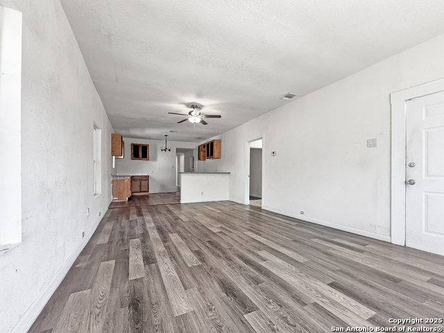 Image 4 of 24 For 2235 Houston E