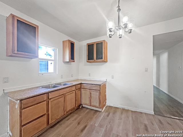 Image 5 of 24 For 2235 Houston E