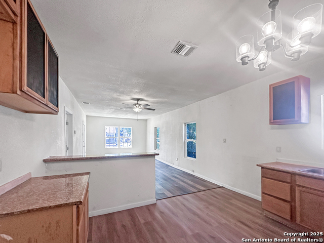 Image 6 of 24 For 2235 Houston E