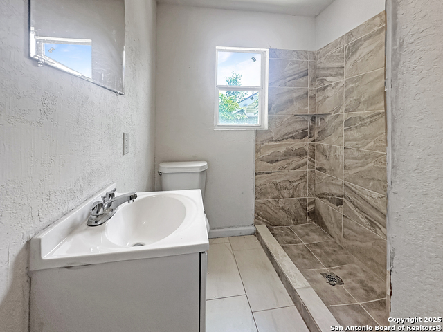 Image 7 of 24 For 2235 Houston E