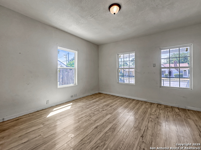 Image 9 of 24 For 2235 Houston E