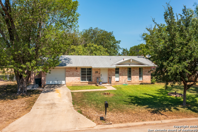 Details for 112 E Knippa, Uvalde, TX 78801
