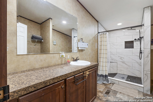 Image 18 of 29 For 4518 Waterline Rd