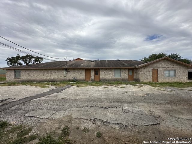Image 2 of 39 For 6628 Crestway