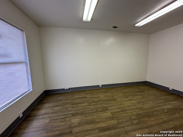 Image 23 of 39 For 6628 Crestway