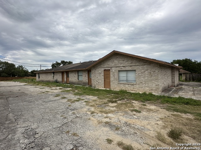 Image 3 of 39 For 6628 Crestway