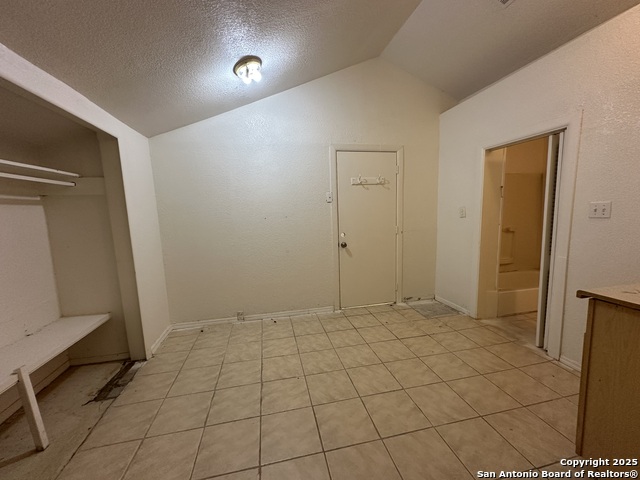 Image 9 of 39 For 6628 Crestway