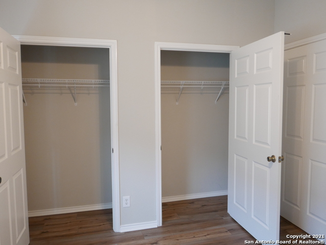Listing photo id 10 for 4919 Ali Ave  3