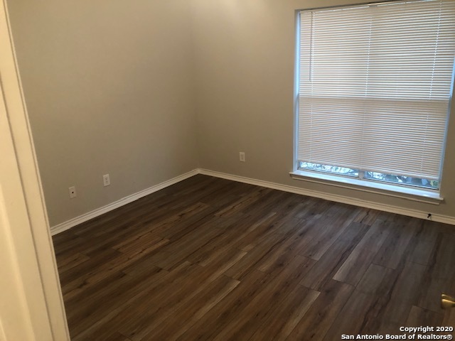 Listing photo id 11 for 4919 Ali Ave  3