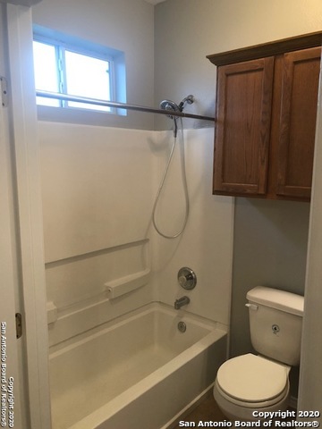 Listing photo id 12 for 4919 Ali Ave  3