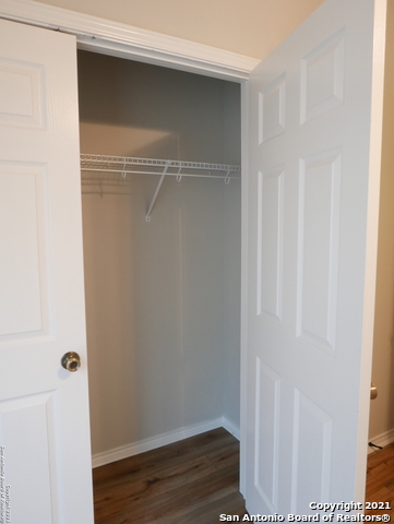 Listing photo id 15 for 4919 Ali Ave  3