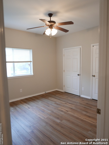 Listing photo id 16 for 4919 Ali Ave  3