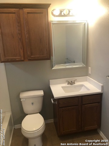 Listing photo id 17 for 4919 Ali Ave  3